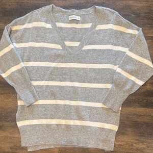Abercrombie & Fitch Gray and Cream V-Neck Sweater